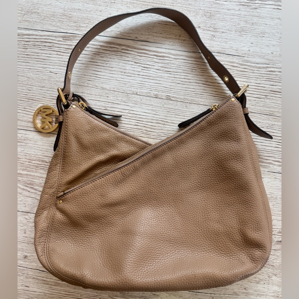 Michael Kors Lea Shoulder Bag Asymmetrical Zip 3 Compartment Tan Leather - Picture 9 of 16